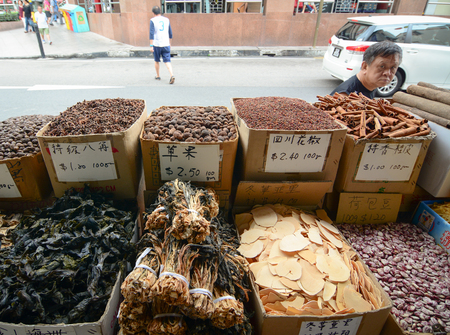Singapore - Oct 3, 2015. Selling dried herbal and dried food at Chinatown of Singapore. It is a traditional market where peasants and wholesalers sells a variety of herbs, medicines and medicinal foods.のeditorial素材