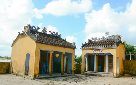 HOI AN, VIETNAM - MAY 12, 2015. Traditional pagoda in the street of Hoi An old town, Vietnam. Hoi An is a city of Vietnam, on the coast of the East Sea.のeditorial素材