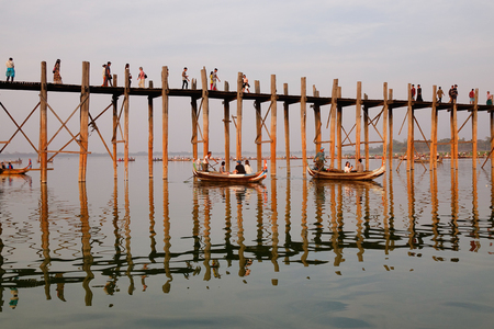 Mandalay, Myanmar - Feb 20, 2016. People visit the Ubein bridge in Mandalay, Myanmar. Ubein is believed to be the oldest and longest teakwood bridge in the world.のeditorial素材