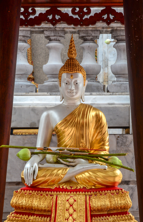 BANGKOK, THAILAND - JUL 30, 2015. Golden Buddha statue in Wat Mahathat in Bangkok, Thailand.のeditorial素材