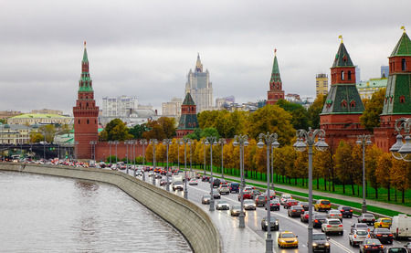 Moscow, Russia - Oct 4, 2016. Traffic near Kremlin and embankment of the Moscow river at rainy day in Moscow, Russia.のeditorial素材
