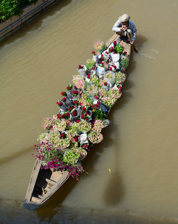 Ben Tre, Vietnam - Jan 31, 2015. A man rowing the boat on the Mekong river in Mekong Delta, southern Vietnam.のeditorial素材