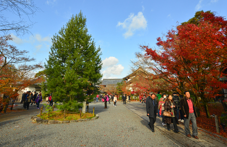 KYOTO, JAPAN - NOV 28, 2016. People visit Eikando Shrine in Kyoto, Japan. Eikando is a temple of the Jodo sect of Japanese Buddhism in Kyoto.のeditorial素材