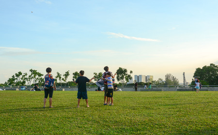 Singapore - Mar 12, 2016. People enjoy at the green park in Singapore. Singapore is ranked highly in education, healthcare, life expectancy.のeditorial素材