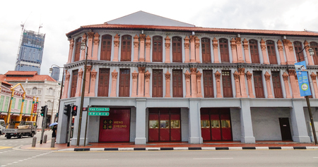 Singapore - Dec 14, 2015. Old buildings located in Chinatown, Singapore. Singapore is a global financial center with a tropical climate and multicultural population.のeditorial素材