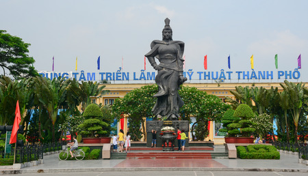 Hai Phong, Vietnam - May 21, 2016. A Hero Monument at downtown in Hai Phong, Vietnam. Hai Phong is a major port city in northeastern Vietnam, across from Cat Ba Island.のeditorial素材