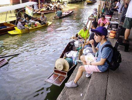 Bangkok, Thailand - Jun 19, 2017. Tourists visit Damnoen Saduak floating market in Bangkok, Thailand. This is the most famous of the floating markets in Thailand.のeditorial素材