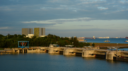 Singapore - Mar 12, 2016. Marina Barrage at sunset in Singapore. The Marina Barrage is a dam in Singapore built at the confluence of five rivers.のeditorial素材