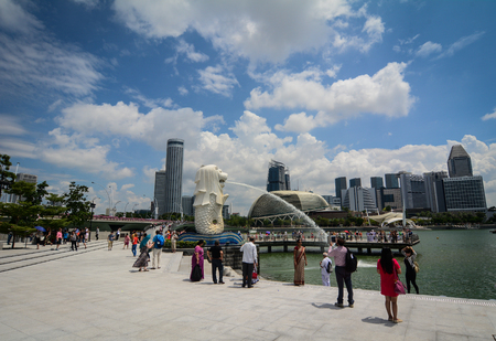 Singapore - Mar 13, 2016. People visit The Merlion at Marina Bay in Singapore. Singapore is one of the most popular travel destinations in the world for a lot of reasons.のeditorial素材