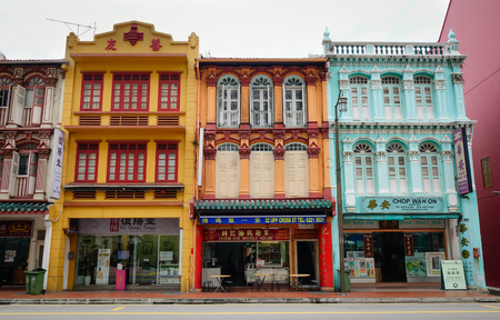 Singapore - Dec 15, 2015. Old buildings located on main street in Chinatown, Singapore. Chinatown is a bustling mix of old and new, filled with traditional shops and night markets.のeditorial素材