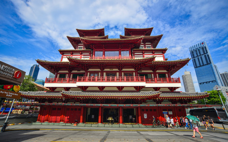 Singapore - Jun 12, 2017. Tooth Relic Temple and Museum in Singapore. The remarkable temple, in the heart of Singapore Chinatown, has much to interest its visitors.のeditorial素材