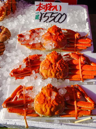 Hakodate, Japan - Oct 1, 2017. Crabs with ice for sale at Asaichi Market. The Hakodate Morning Market (Asaichi) is held daily from 5am (from 6am during winter) to noon.のeditorial素材
