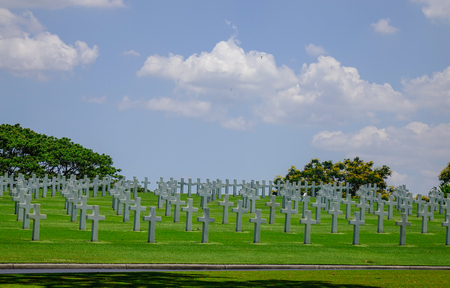 Manila, Philippines - Apr 13, 2017. Graves on hill in Manila American Cemetery and Memorial. The cemetery honors the American and allied servicemen who died in World War II.のeditorial素材