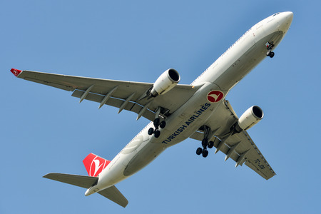 Bangkok, Thailand - Apr 21, 2018. An Airbus A330-300 airplane of Turkish Airlines landing at Suvarnabhumi Airport (BKK) in Bangkok, Thailand.のeditorial素材