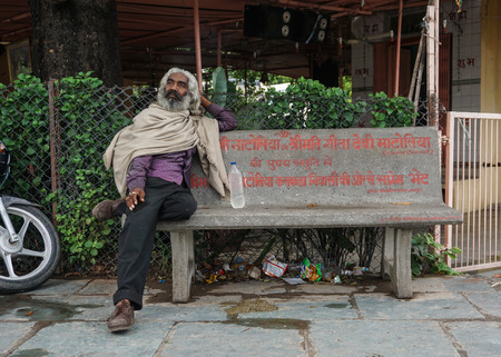 Delhi, India - Jul 27, 2015. A homeless man on the street in Delhi, India. Delhi city proper population was over 11 million, the second-highest in India.のeditorial素材