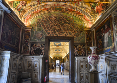 Vatican - Oct 16, 2018. Inside the Vatican Museums. In the museum, showcasing the most important masterpieces of Renaissance art in the world.のeditorial素材