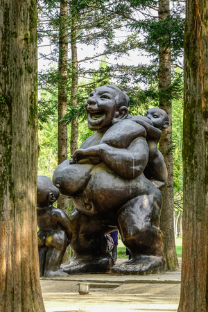 Nami, South Korea - Sep 14, 2016. Statue of Mother and Child in Nami Island, Korea. Nami (Namiseom) is a tiny half-moon shaped island located in Chuncheon.のeditorial素材