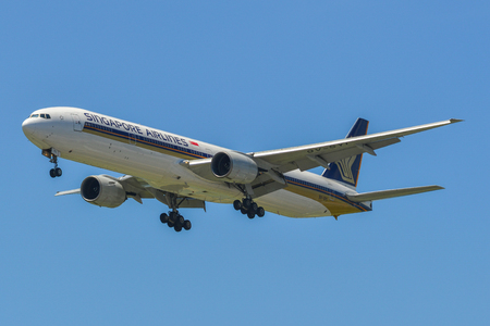 Singapore - Mar 27, 2019. 9V-SYI Singapore Airlines Boeing 777-300 landing at Changi Airport (SIN). Changi is currently rated the World Best Airport by Skytrax (2018).のeditorial素材
