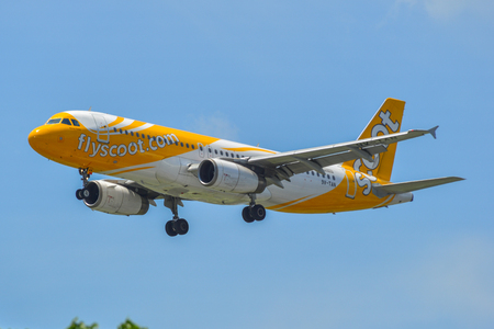 Singapore - Mar 26, 2019. Scoot 9V-TAN (Airbus A320) landing at Changi Airport (SIN). Changi hits record 65 million passengers in 2018.のeditorial素材