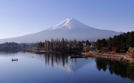 Mount Fuji - an iconic of Japan, with Lake Kawaguchi in sunny day.のeditorial素材