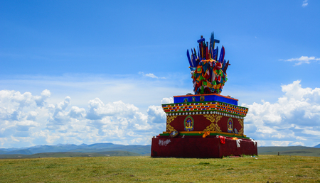Sichuan, China - Aug 18, 2016. Golden stupa of Yarchen Gar in Garze Tibetan. Yarchen Gar is one of the largest congregation of monks and nuns, with over 10000 devotees.のeditorial素材