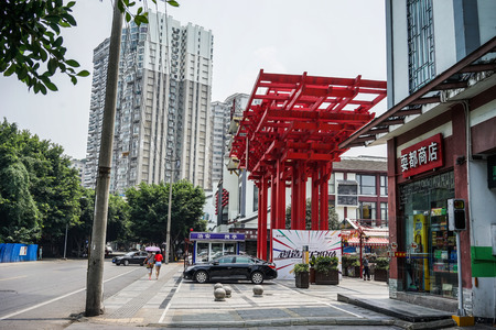 Chengdu, China - Aug 20, 2016. Red wooden gate at downtown in Chengdu, China. Chengdu is the capital of southwestern China Sichuan province.のeditorial素材