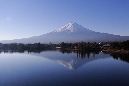 Mount Fuji - an iconic of Japan, with Lake Kawaguchi in sunny day.のeditorial素材