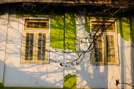 Window with the wooden carved architrave in the old wooden house.のeditorial素材