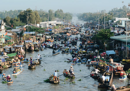 Soc Trang, Vietnam - Feb 2, 2016. Floating market in Nga Nam District, Soc Trang, Vietnam. Floating market is a very typical activity in Mekong Delta.のeditorial素材