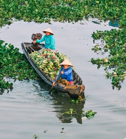 Soc Trang, Vietnam - Jan 19, 2020. People rowing wooden boat on Mekong River. Wooden boats are the main means of transportation in Mekong Delta, Vietnam.のeditorial素材