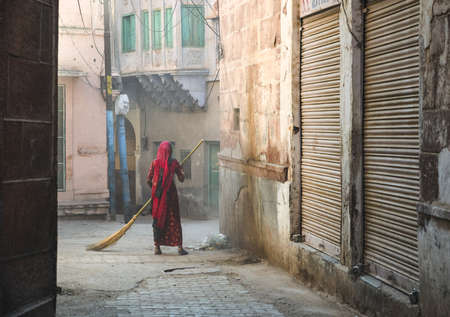 Indigenous woman working in the old part of Jodhpur, India.のeditorial素材