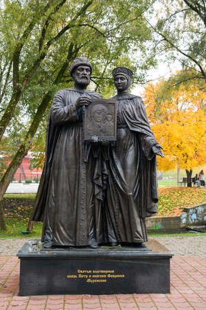 Suzdal, Russia - Oct 3, 2016. Monument at autumn park in Suzdal Town, Russia. Suzdal is the main towns of the ancient Russian principality in the 12th centuries.のeditorial素材
