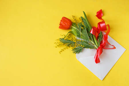flowers as a gift in a craft envelope in greeting valentine's card, closeupの写真素材