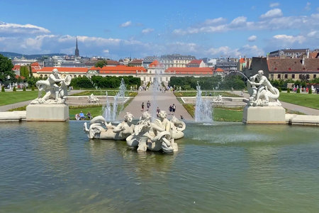 Vienna, Austria -07 30 2022. Fountains and garden in Upper Belvedere Palace as a summer residence for Prince Eugene of Savoy. Outdoorsのeditorial素材