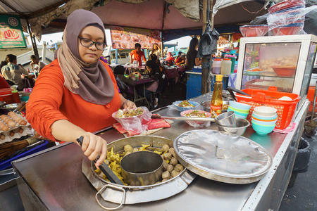 Kota Kinabalu Sabah Malaysia - September 20, 2015:Unidentified muslim food vendor preparing local dish called Bakso at Kota Kinabalu waterfront.The Bakso dish is originated from neighboring country Indonesia adapted by local.のeditorial素材