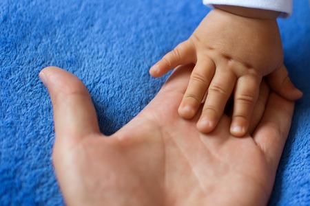 Hand of a child on a woman's palmの写真素材