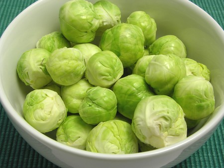 Brussels sprouts in a white bowl and green placematの写真素材
