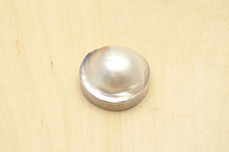 Detailed and colorful image of white pearlの写真素材