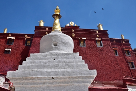 Ganden Monastery located at the top of Wangbur Mountain is one of the "great three" Gelug university monasteries of Tibet. It was founded in 1409 by  founder of the Gelug order.のeditorial素材