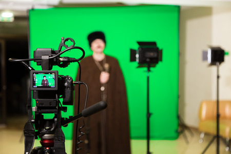 The actor starred in the interior on a green background. The chroma key. Filming equipment.のeditorial素材