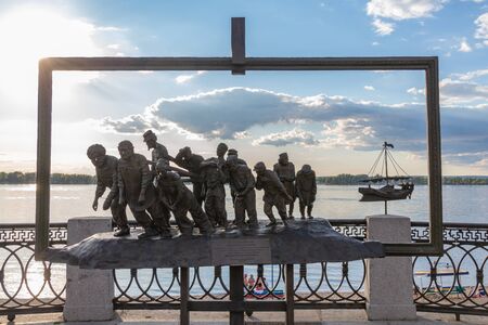 Samara / Russia - July 1, 2019: Sculptural composition "Barge Haulers on the Volga". It was established in 2014 in honor of the 170th anniversary of the birth of Russian artist Ilya Repinのeditorial素材