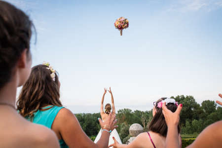 A bride is throwing her bouquetのeditorial素材