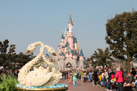 DISNEYLAND PARIS - MARCH 11, 2016 :People wathcing the spring parade in front of sleeping beauty castleのeditorial素材
