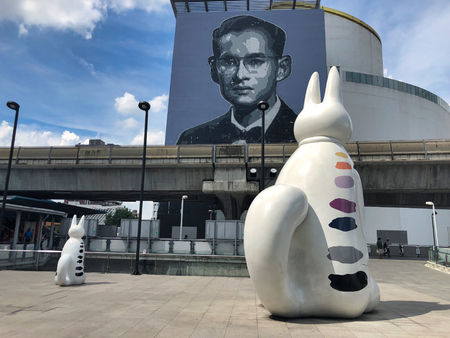 THAILAND, Bangkok - September 11, 2018: in the center of the city a huge photography of Bhumibol Adulyadej, known as Rama IX, the king of thailand revered by the people , died in 2016のeditorial素材