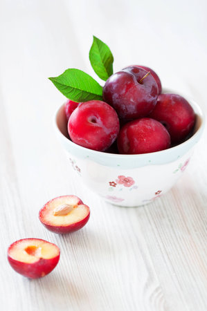 Fresh plums in a bowl, selective focusの写真素材