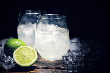 Drink with ice in a glass beaker with a lime slice. Moonlightの写真素材