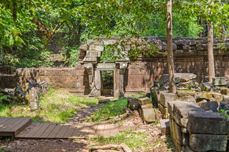 Destroyed wall with the corbel arch above the gate of Phimeanakas or Vimeanakas, a Hindu temple located inside the walled enclosure of the Royal Palace of Angkor Thom at Angkor, Cambodia.の写真素材