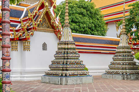 Pavilions and chedis, called Phra Chedi Rai, which contain the ashes of members of the royal family, in a Buddhist temple complex Wat Pho also known as the Temple of the Reclining Buddhaの写真素材
