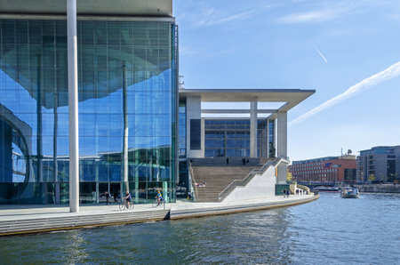 Berlin, Germany - April 22, 2018: One of the banks of the river Spree named Schiffbauerdamm with Marie-Elisabeth-Lueders House, the third new building in the government quarterのeditorial素材