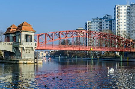 The heritage-protected trussed arch Haven bridge (Tegeler Hafenbruecke or, more popularly, Sechserbruecke) over Tegeler Fliess - a 30 km stream in Brandenburg and Berlin, Germany.のeditorial素材